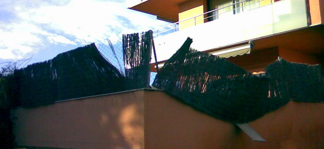 Valla completamente rota en la calle Cunit de Gavà Mar por un fuerte temporal de viento (24 de Enero de 2009)